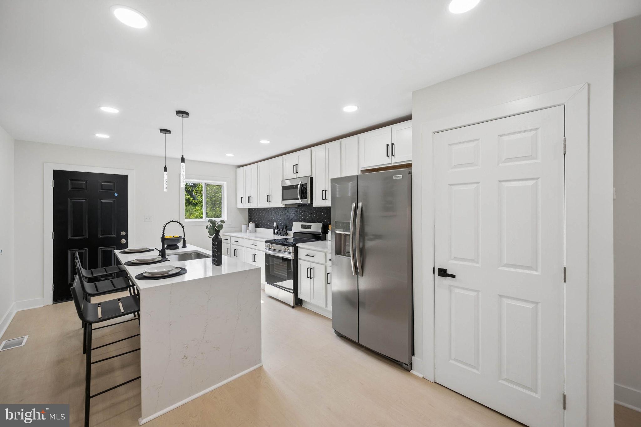 SANDTOWN-WINCHESTER - Residential