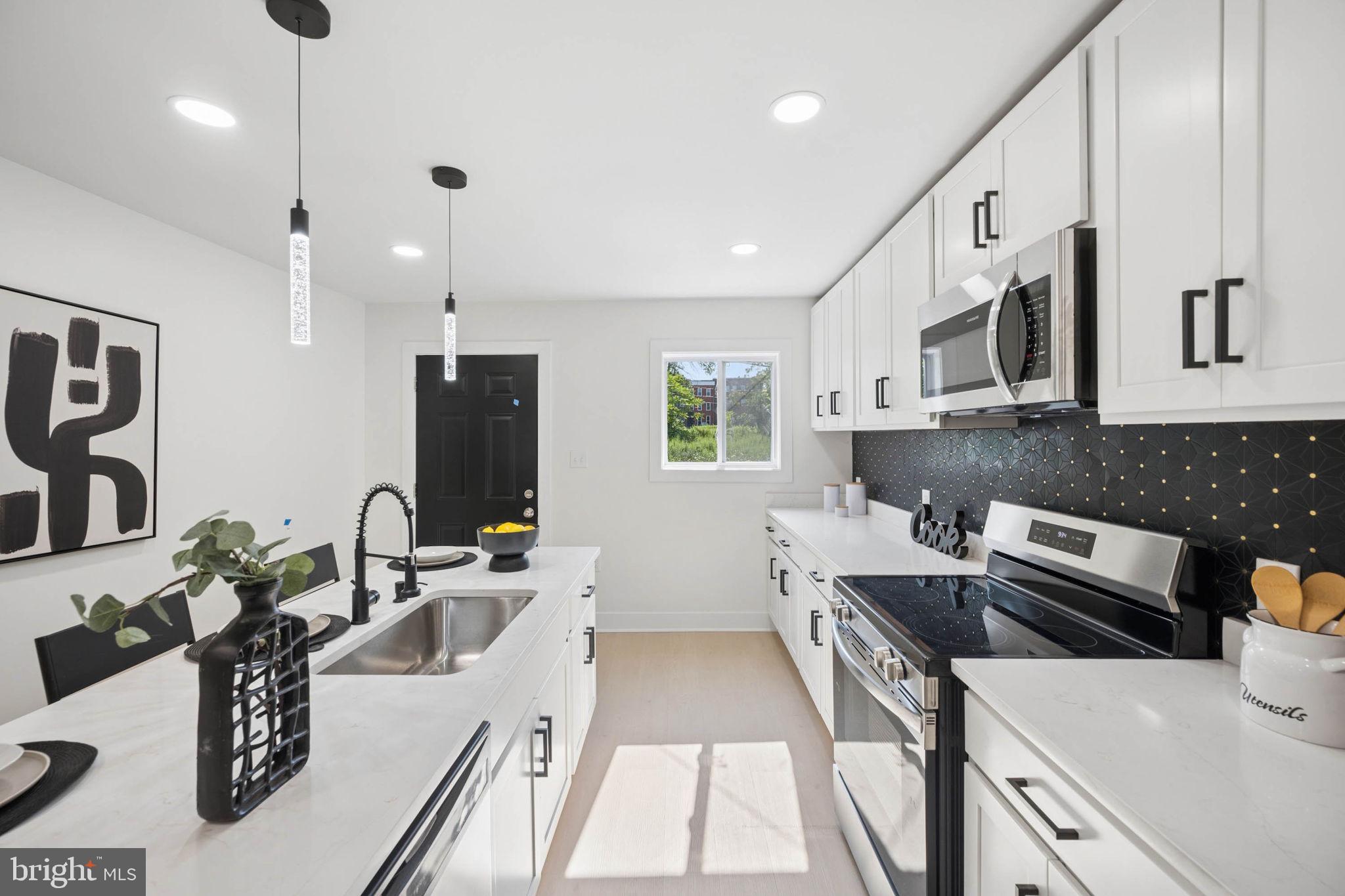 SANDTOWN-WINCHESTER - Residential