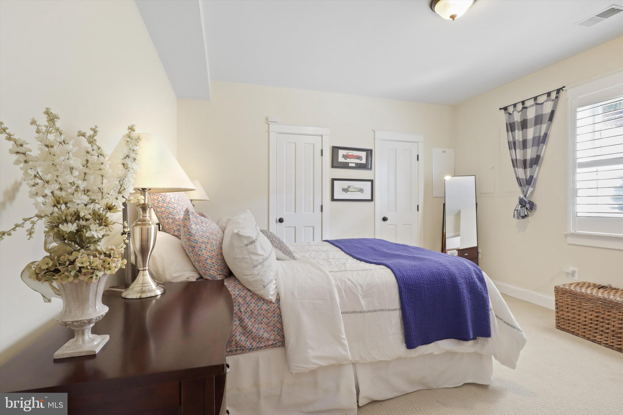 ADDISON HEIGHTS - Residential