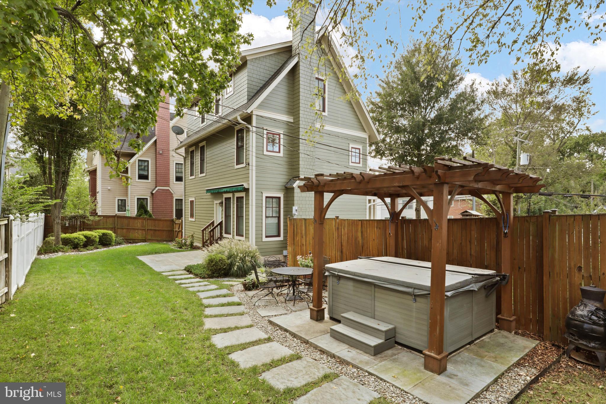 ADDISON HEIGHTS - Residential