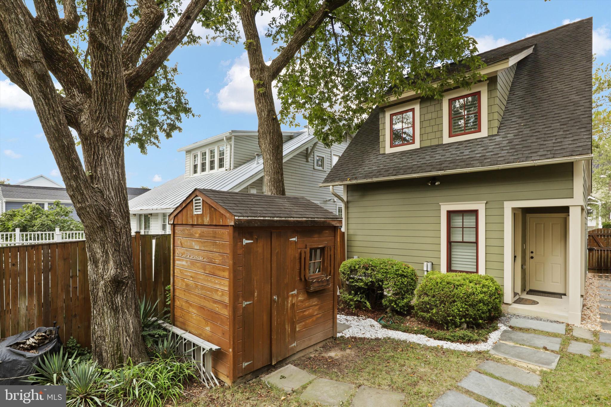 ADDISON HEIGHTS - Residential