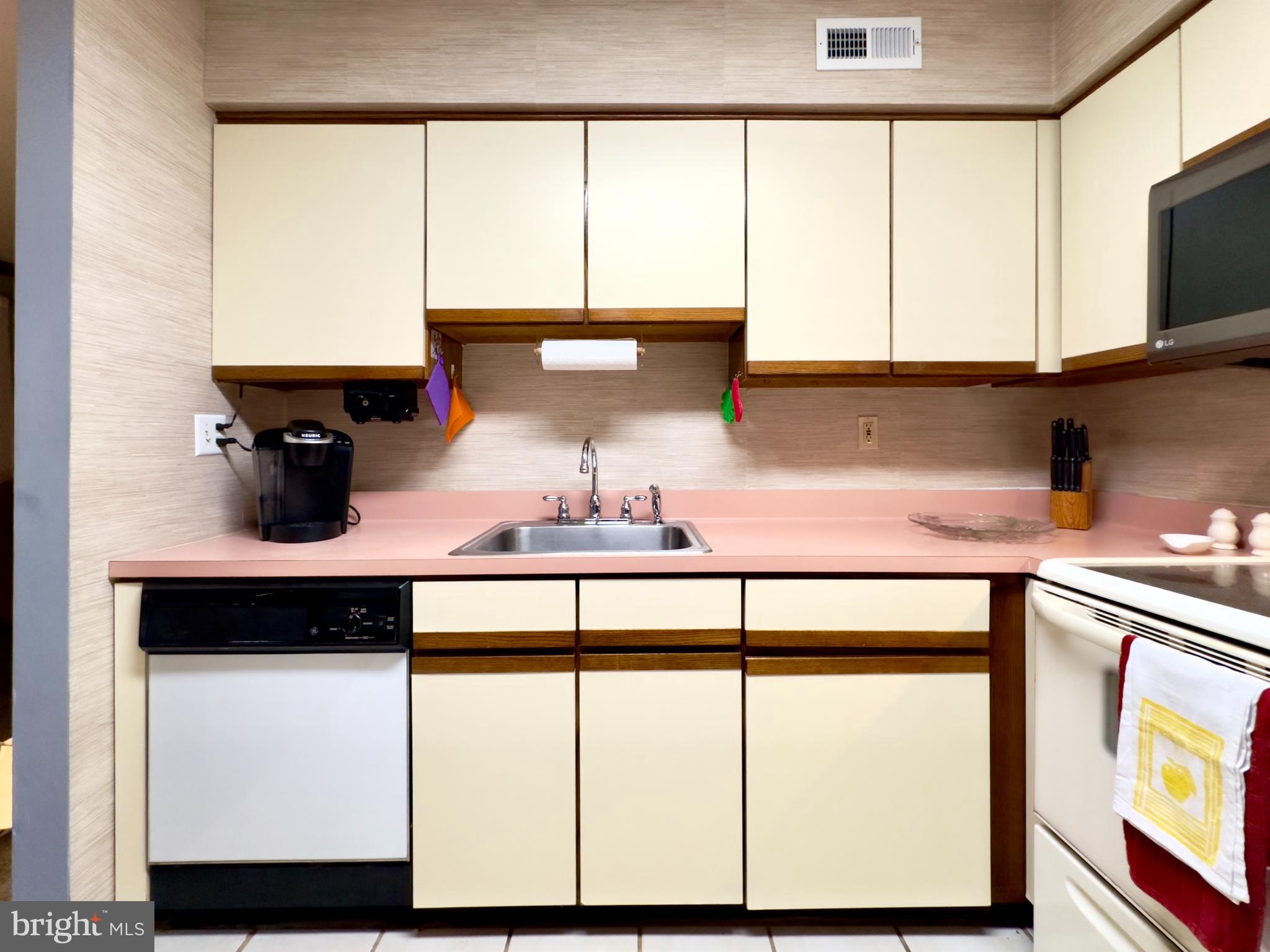 CAROUSEL POINTE - Residential