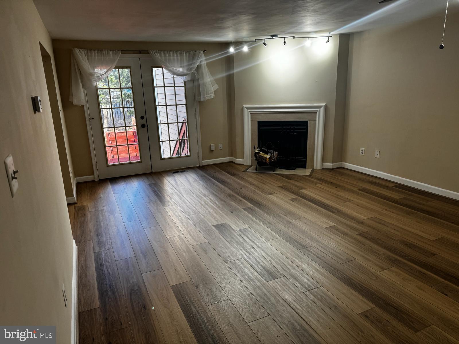 ASHBURN FARM - Residential Lease