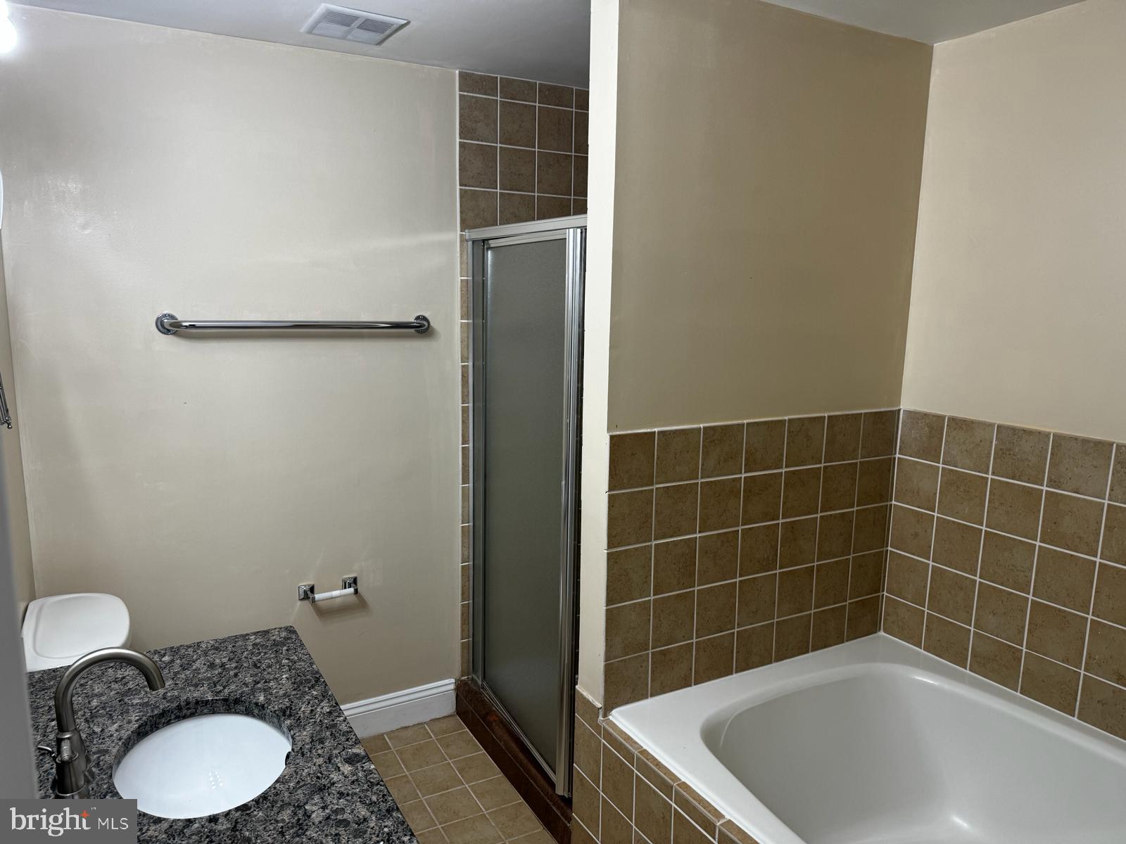 ASHBURN FARM - Residential Lease
