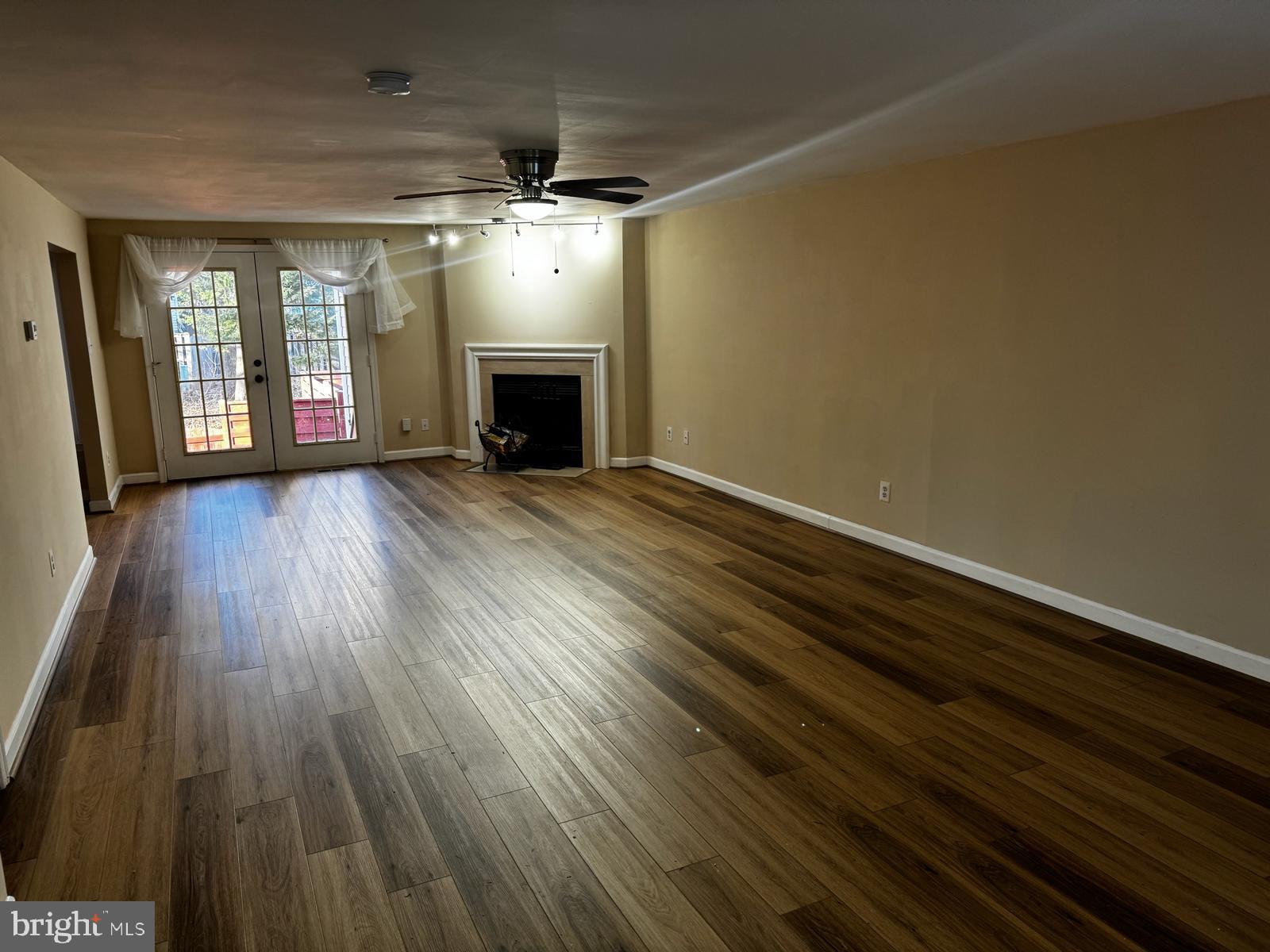 ASHBURN FARM - Residential Lease