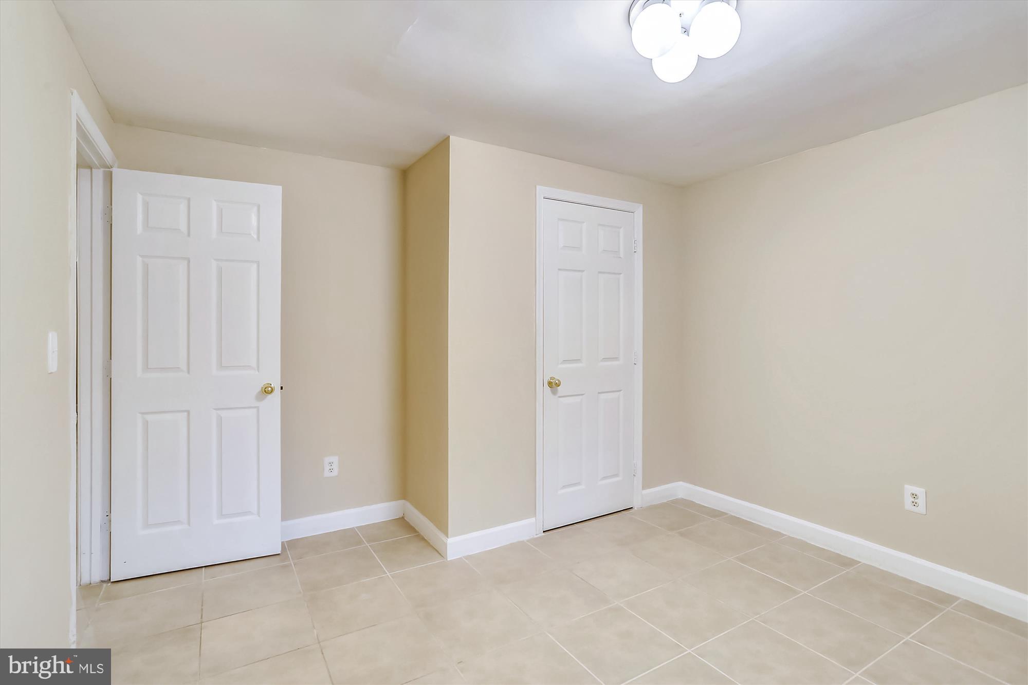ASHBURN FARM - Residential Lease