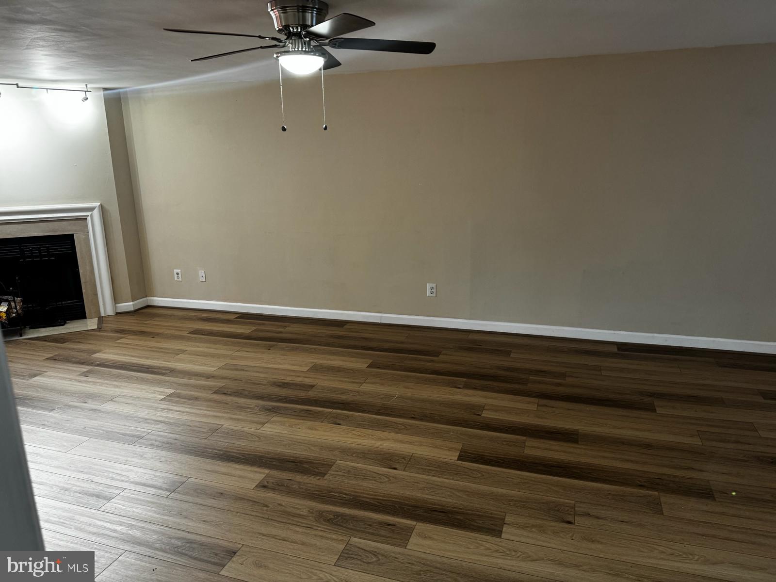 ASHBURN FARM - Residential Lease