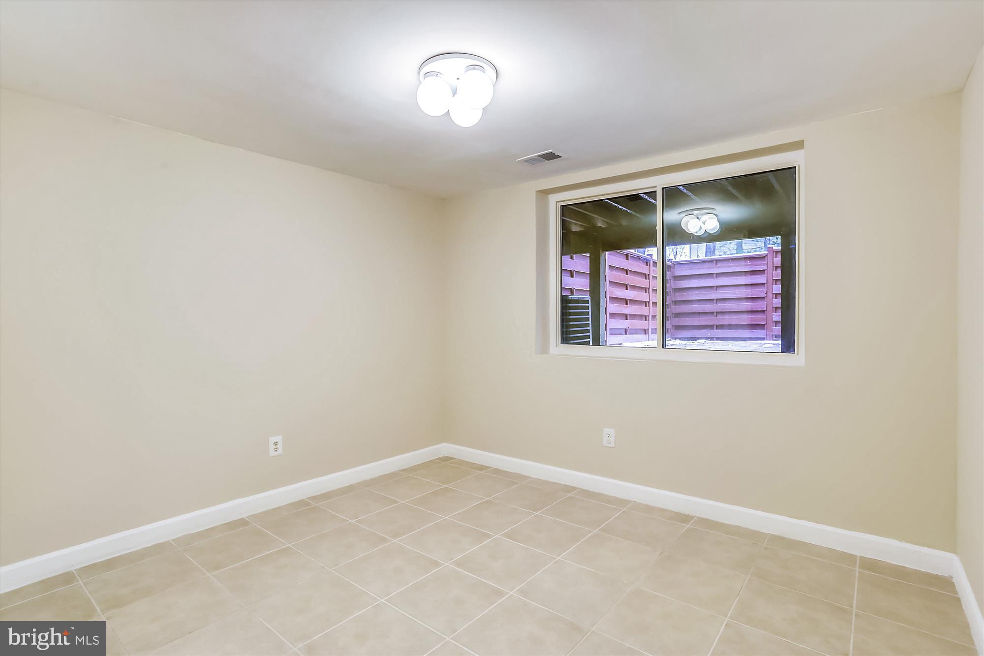 ASHBURN FARM - Residential Lease