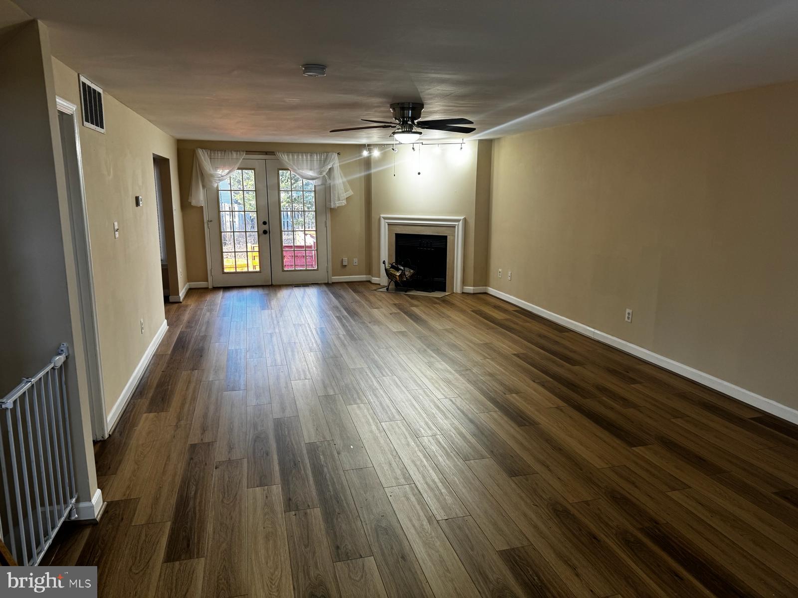ASHBURN FARM - Residential Lease