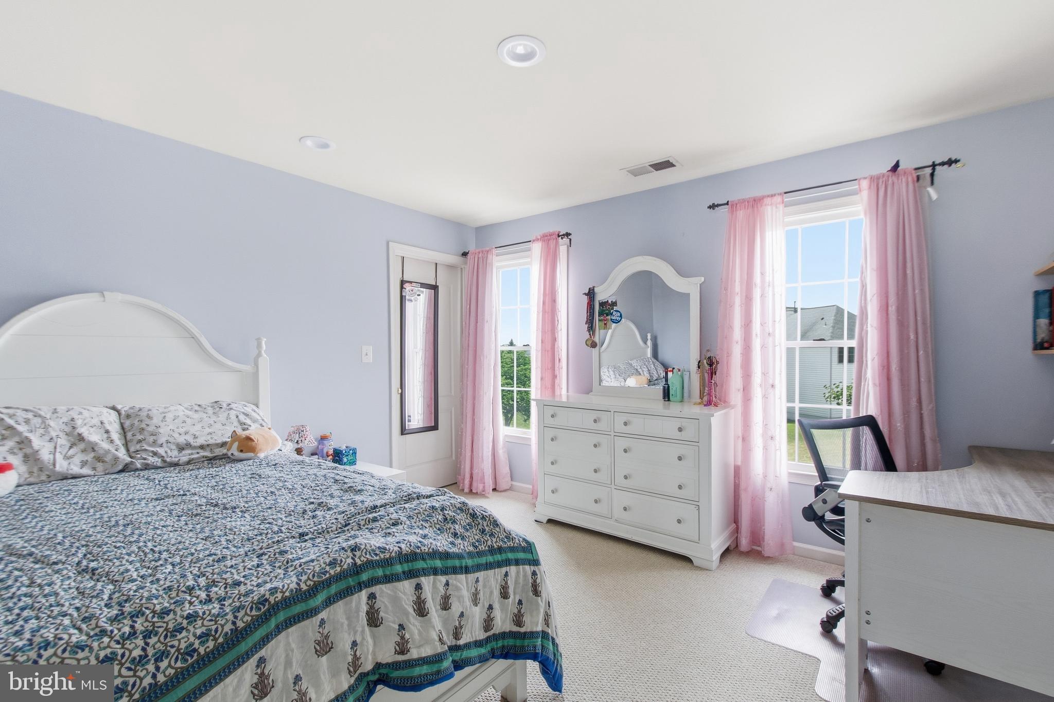 LOUDOUN VALLEY ESTATES - Residential