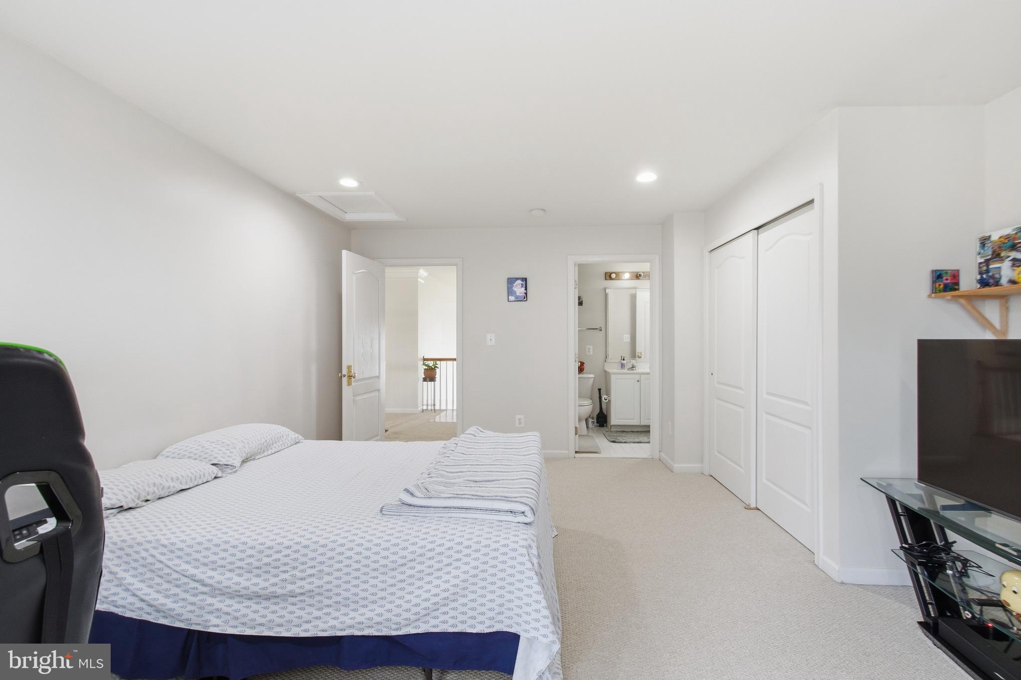 LOUDOUN VALLEY ESTATES - Residential