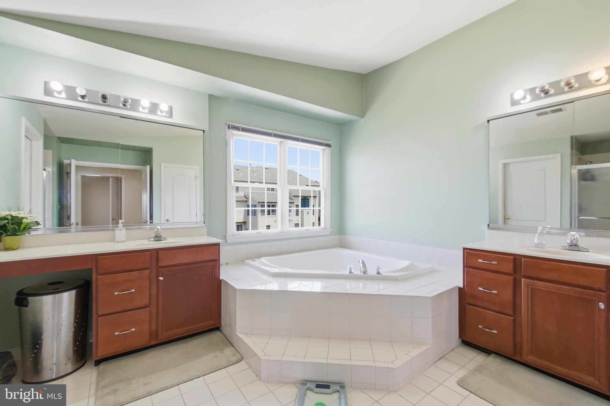 LOUDOUN VALLEY ESTATES - Residential