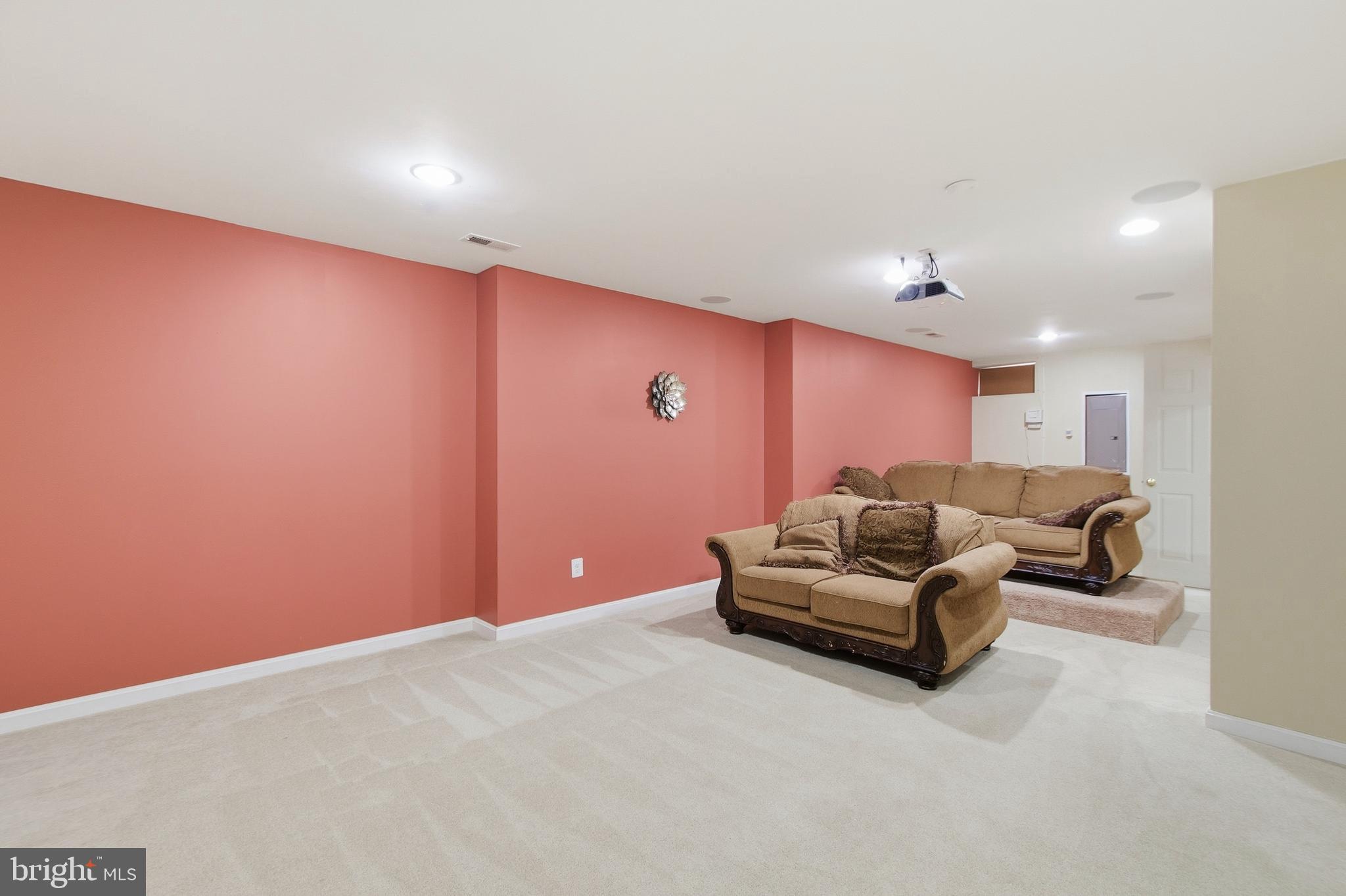 LOUDOUN VALLEY ESTATES - Residential