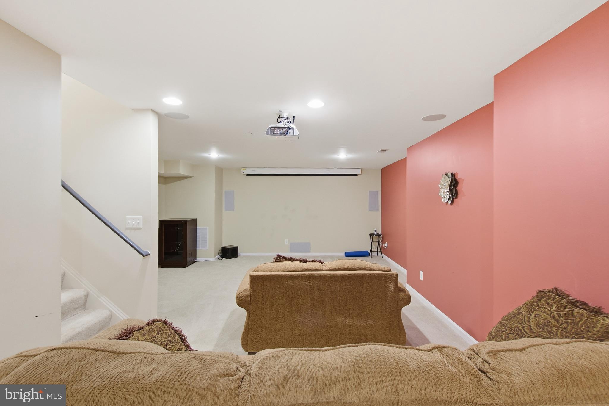LOUDOUN VALLEY ESTATES - Residential