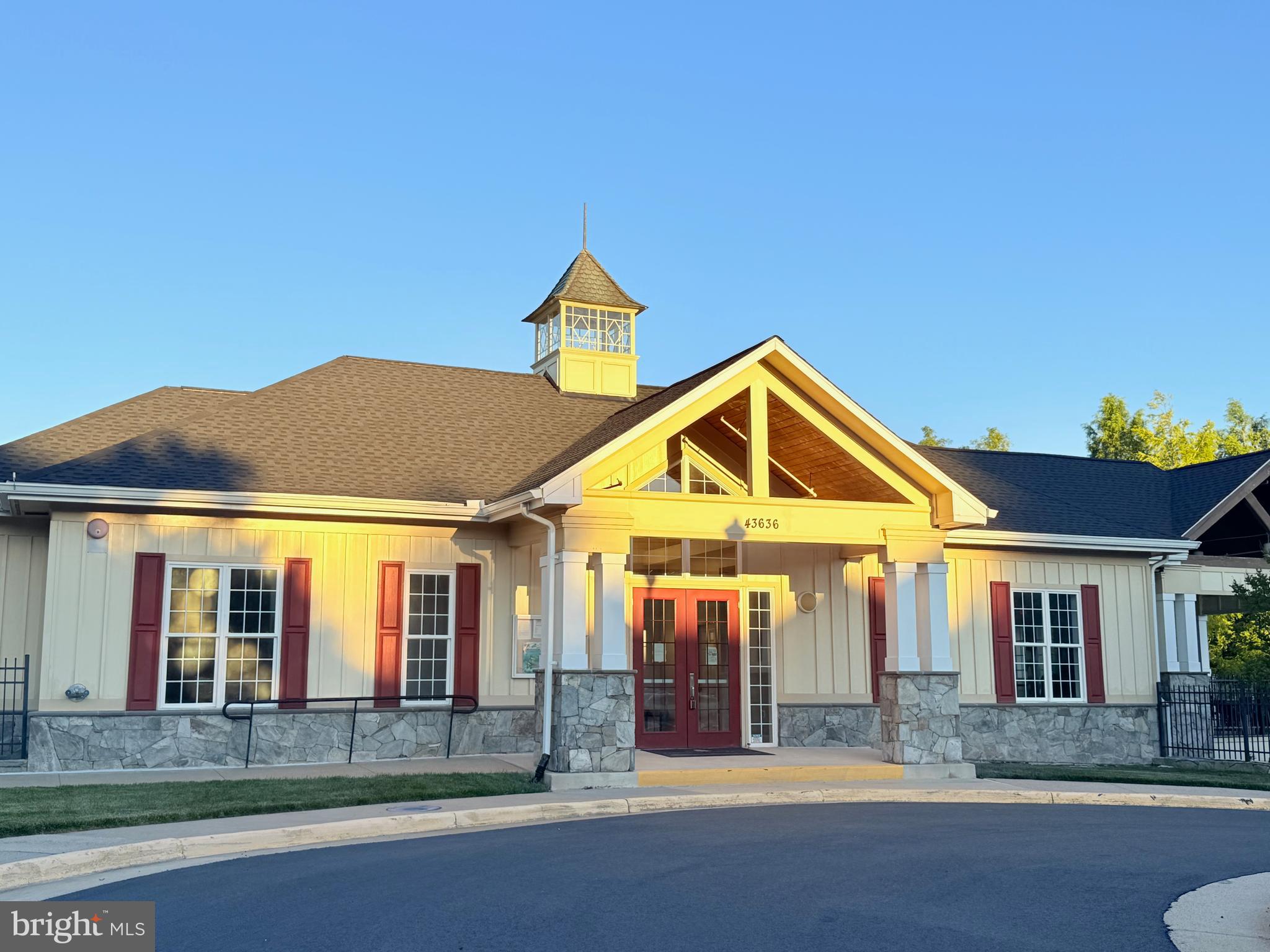 LOUDOUN VALLEY ESTATES - Residential
