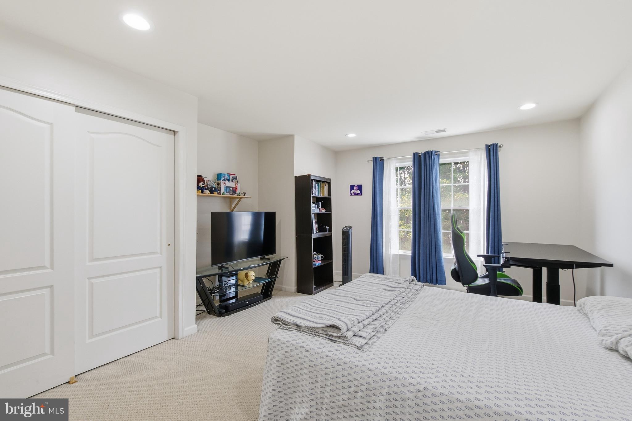 LOUDOUN VALLEY ESTATES - Residential