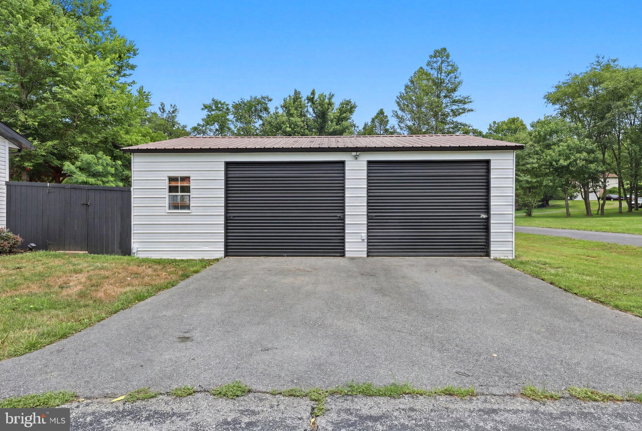 GOLDEN MEADOWS - Residential