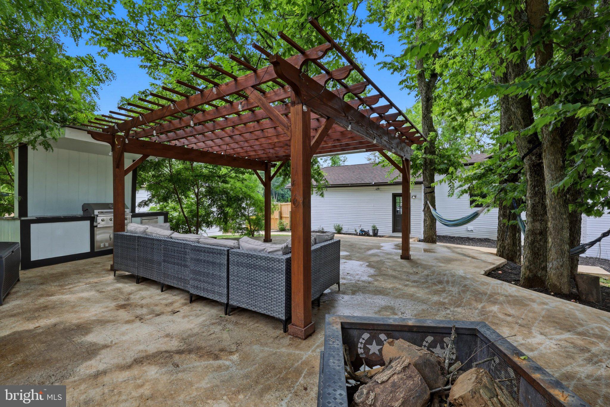 GOLDEN MEADOWS - Residential