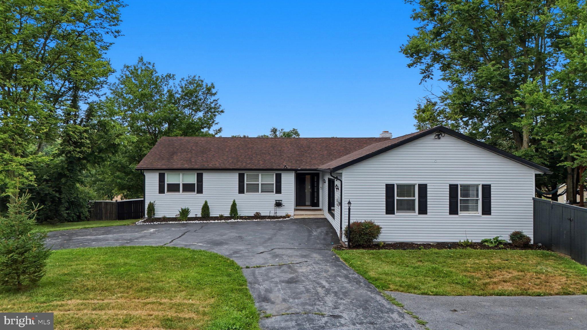 GOLDEN MEADOWS - Residential