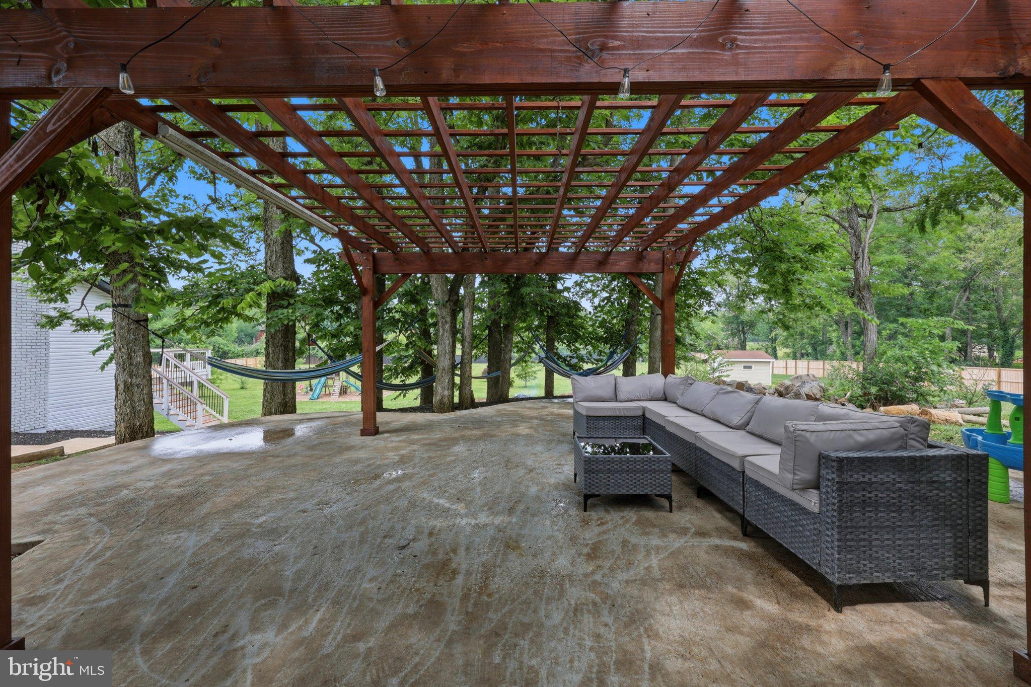 GOLDEN MEADOWS - Residential