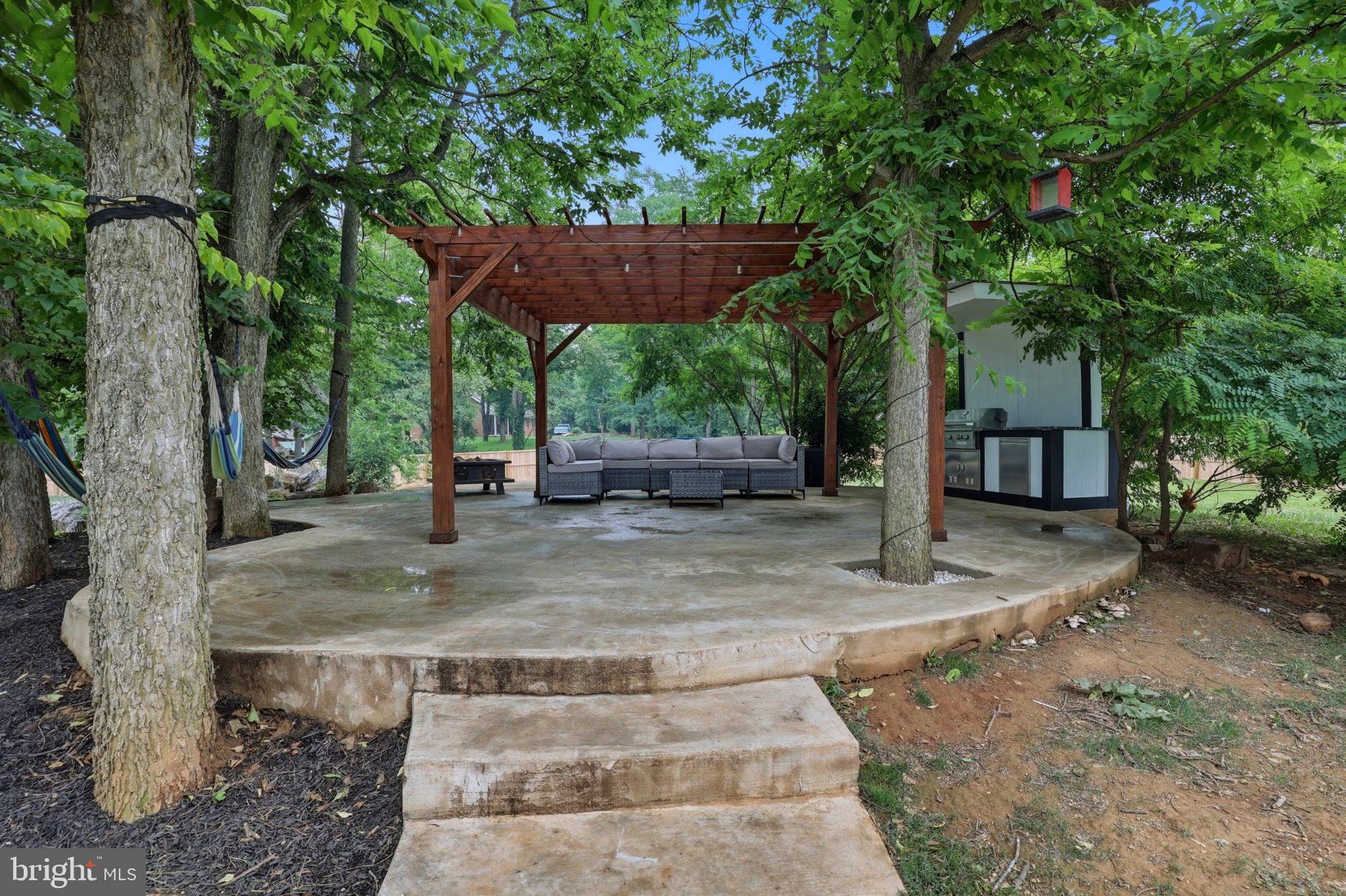 GOLDEN MEADOWS - Residential