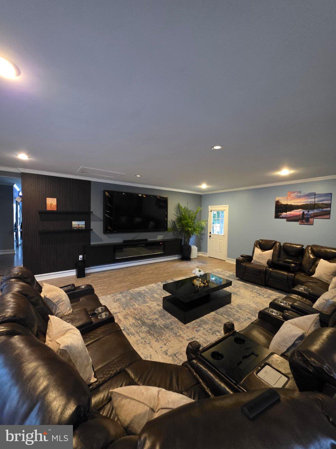 GOLDEN MEADOWS - Residential