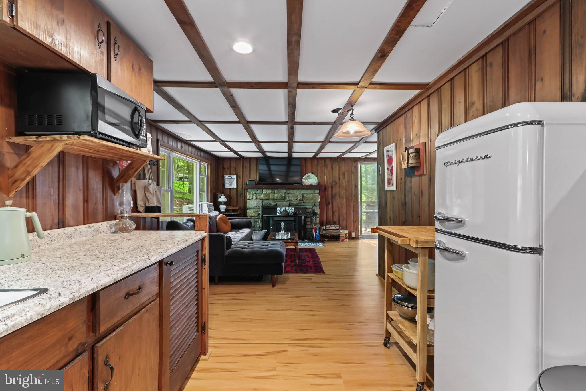 ARROWHEAD  LAKES - Residential