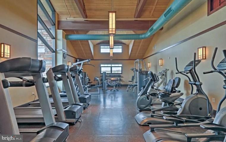 ARROWHEAD  LAKES - Residential