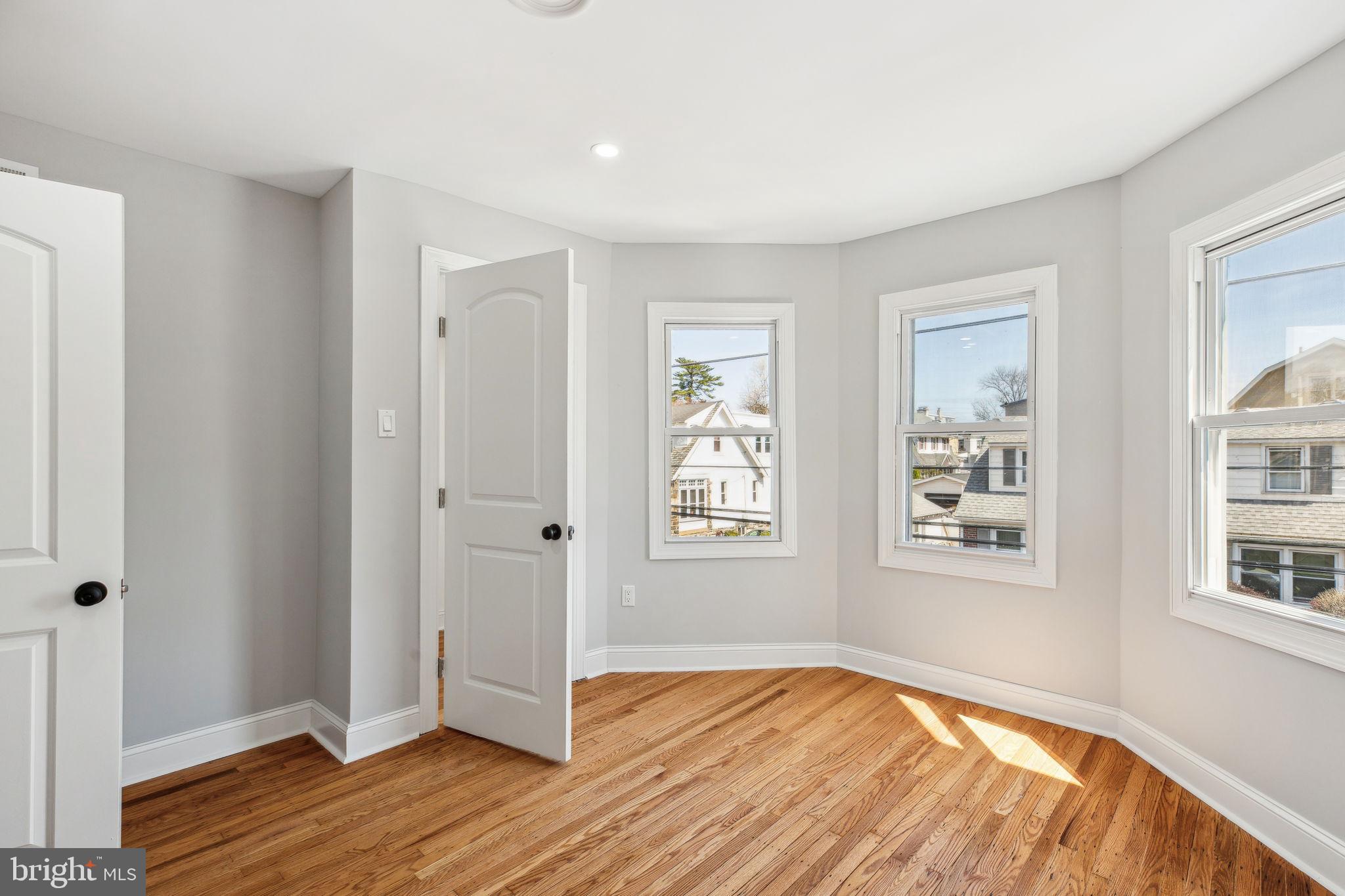 LANDSDOWNE STATION - Residential