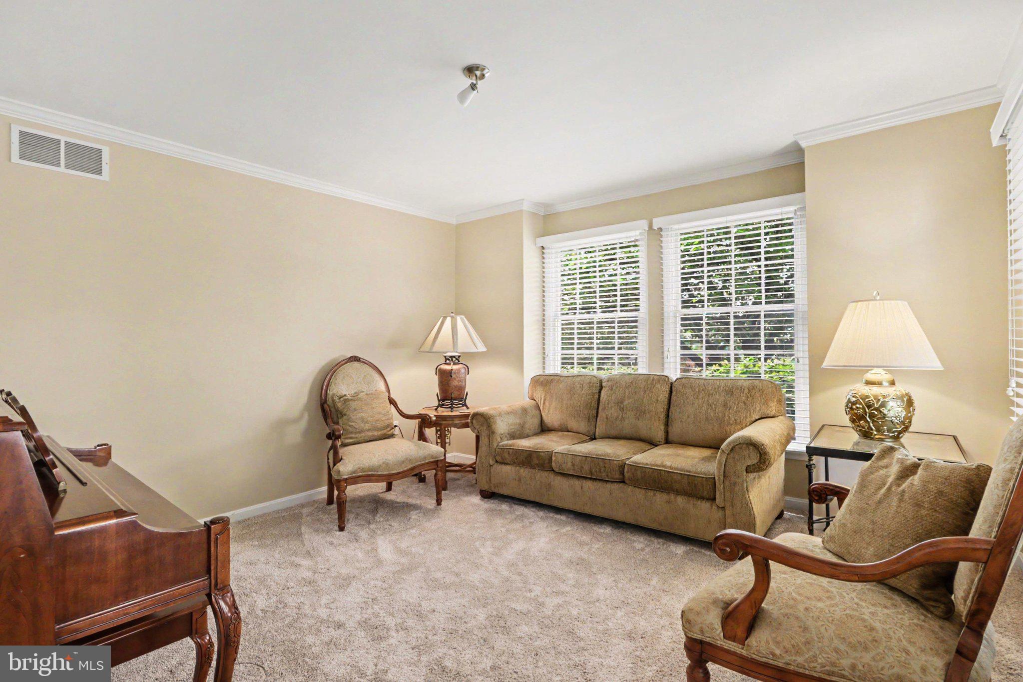 WESTBURY - Residential