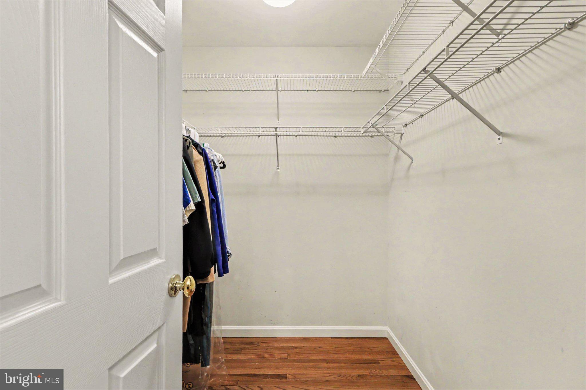 WESTBURY - Residential