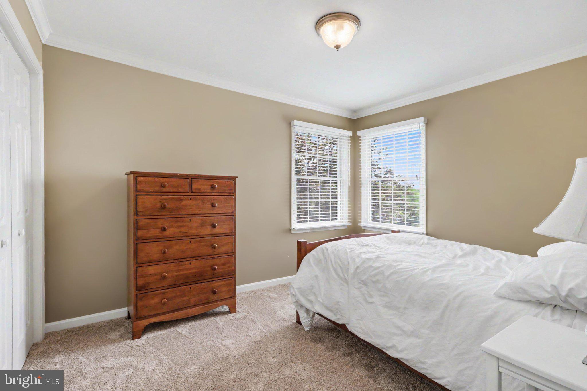 WESTBURY - Residential