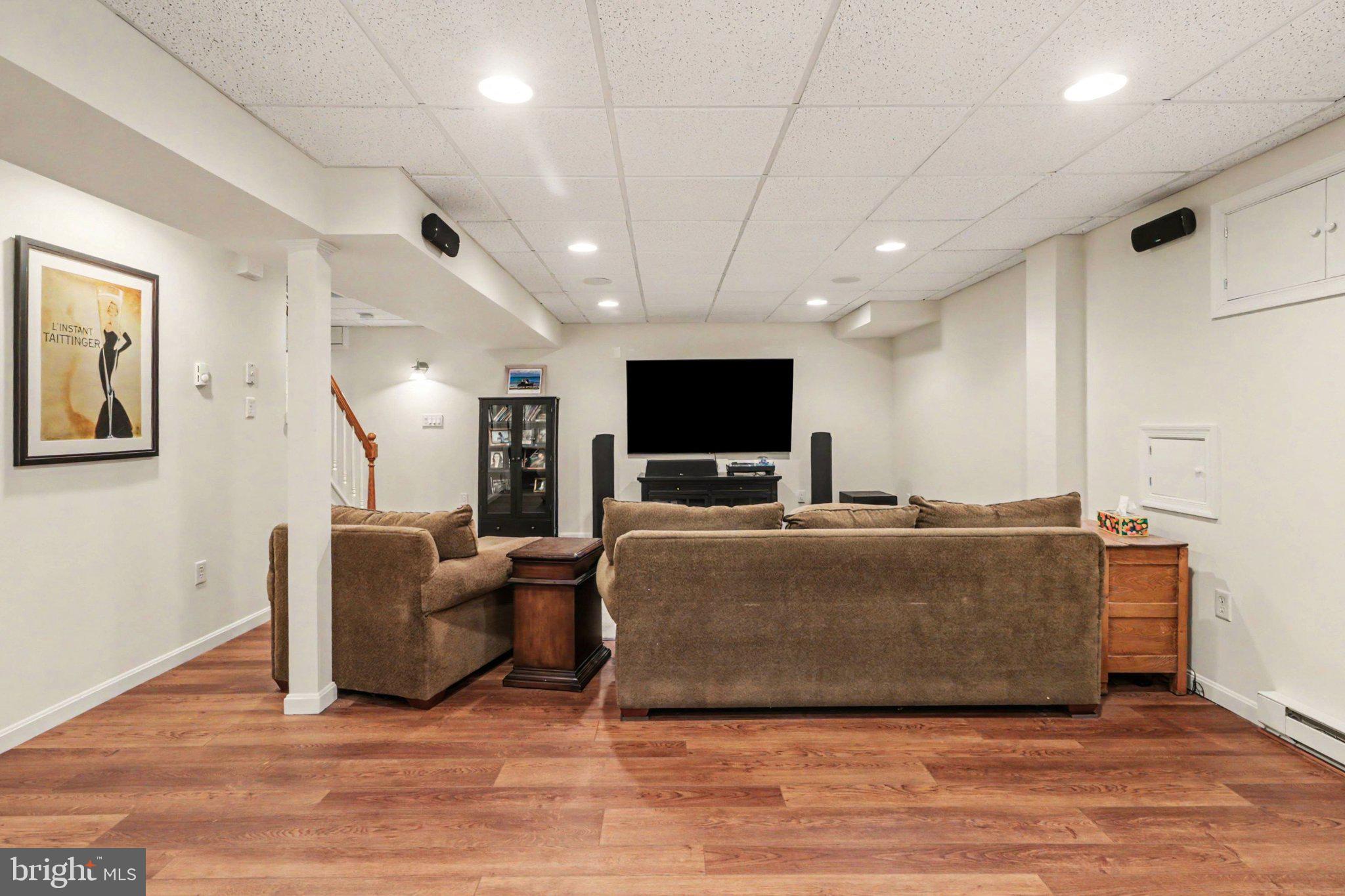 WESTBURY - Residential