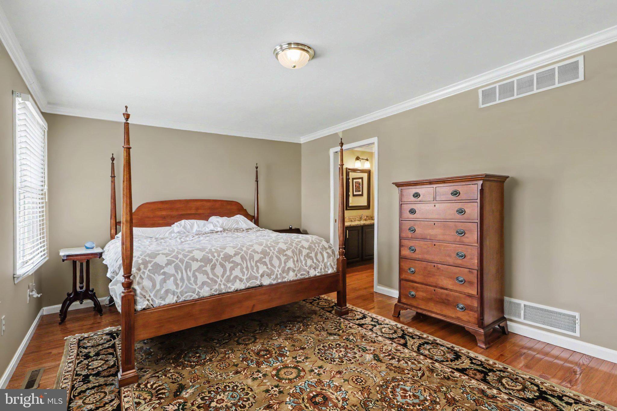 WESTBURY - Residential