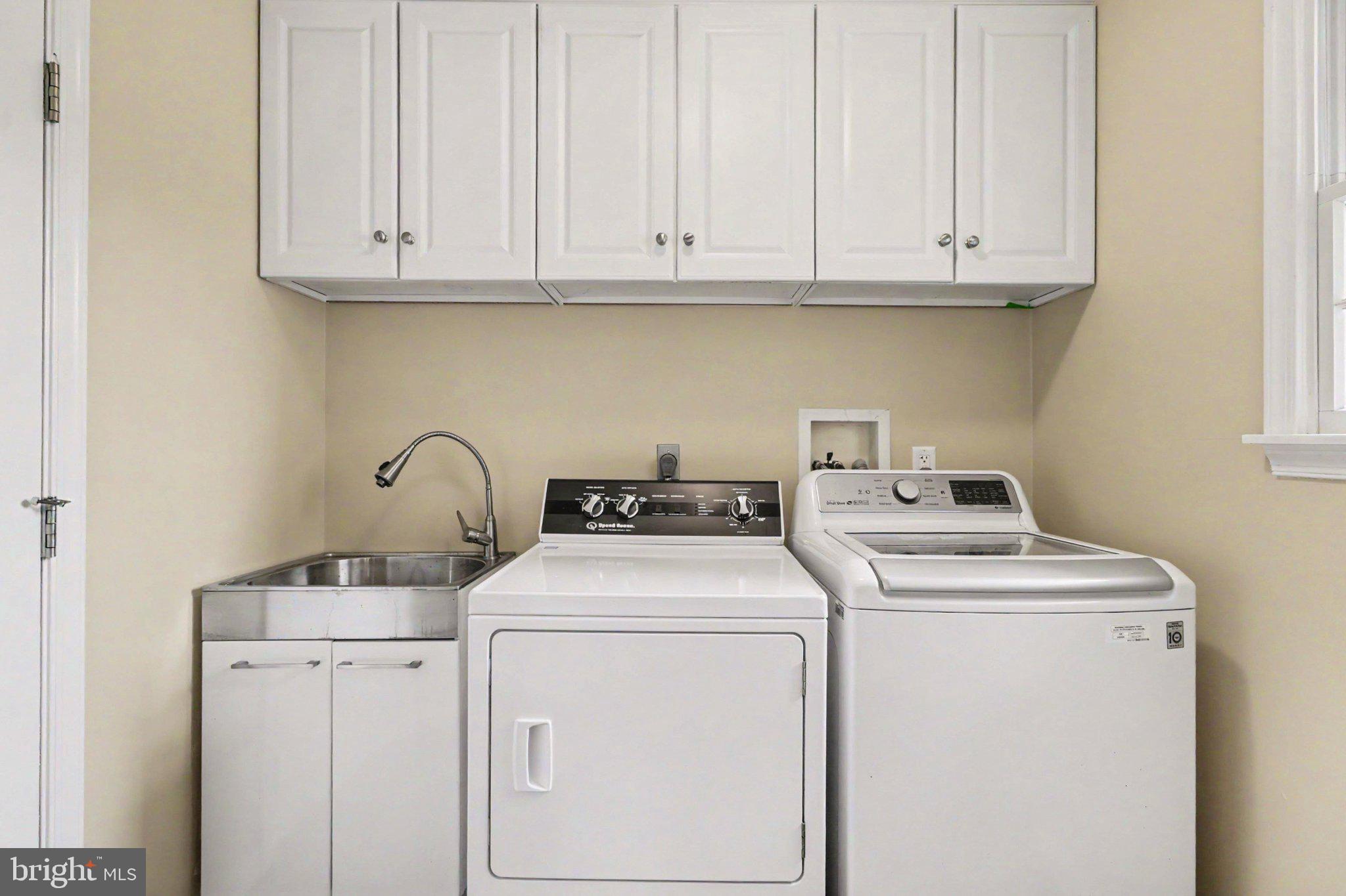 WESTBURY - Residential