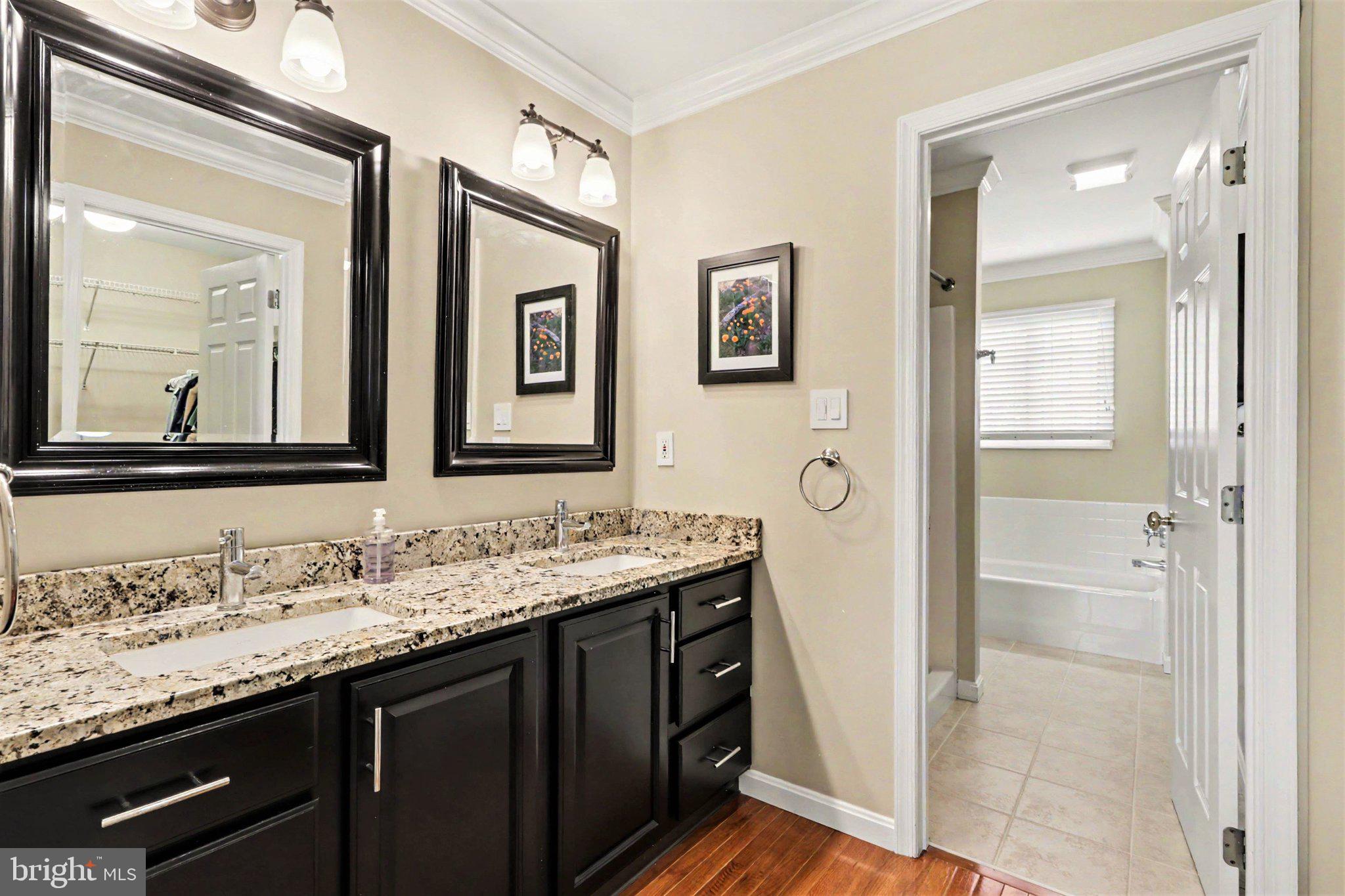 WESTBURY - Residential