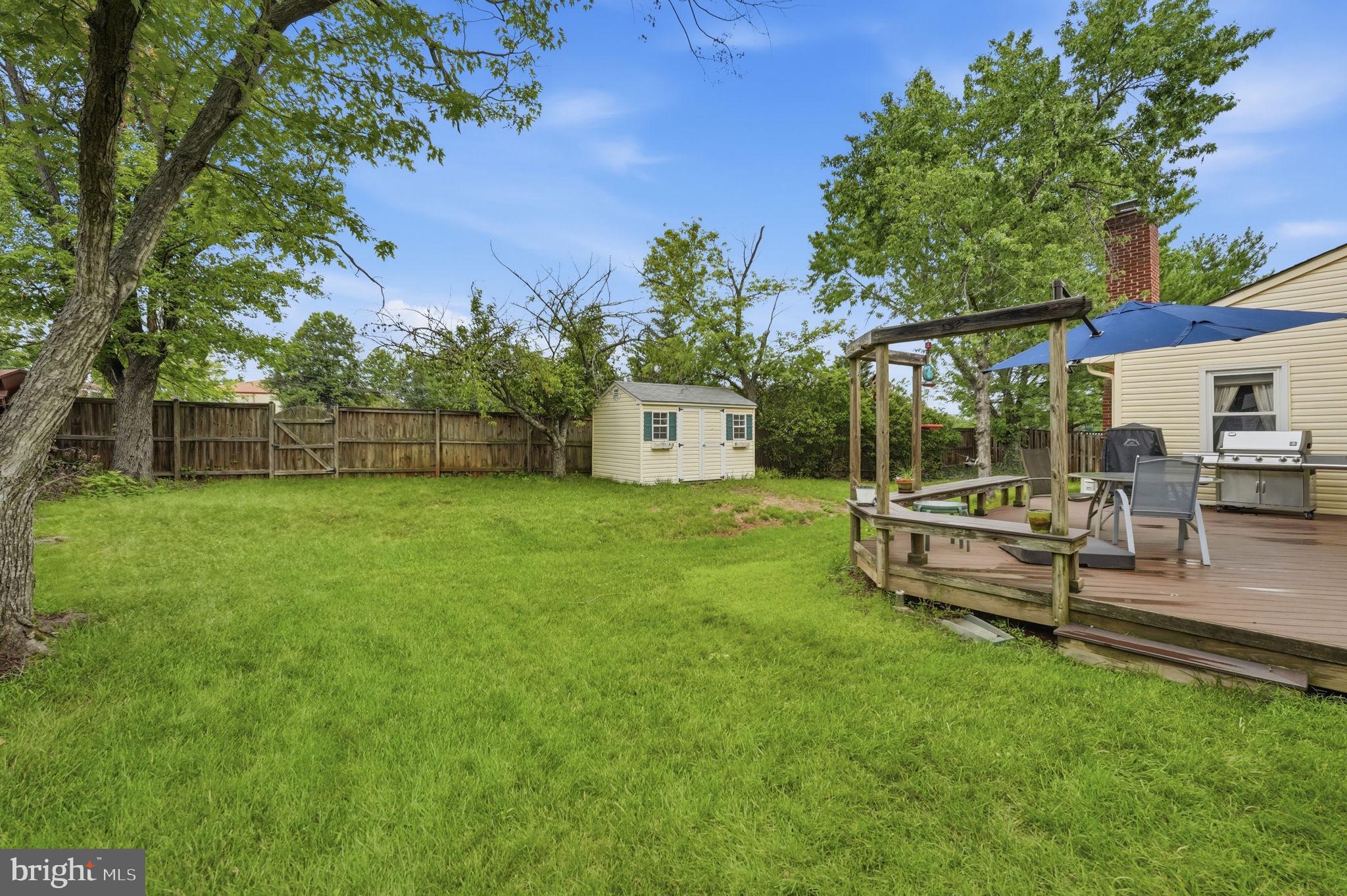 COUNTRY PLACE - Residential