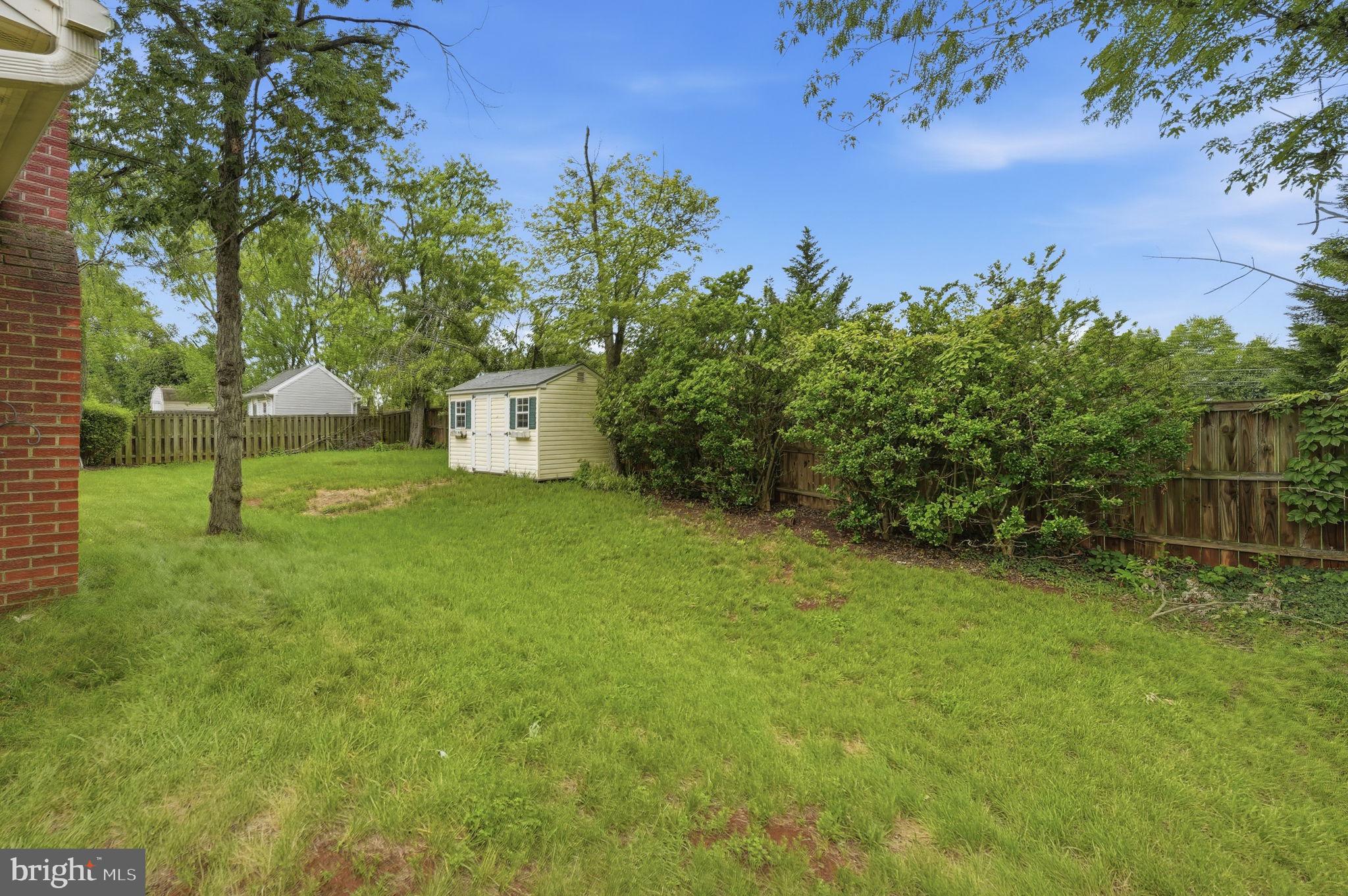 COUNTRY PLACE - Residential