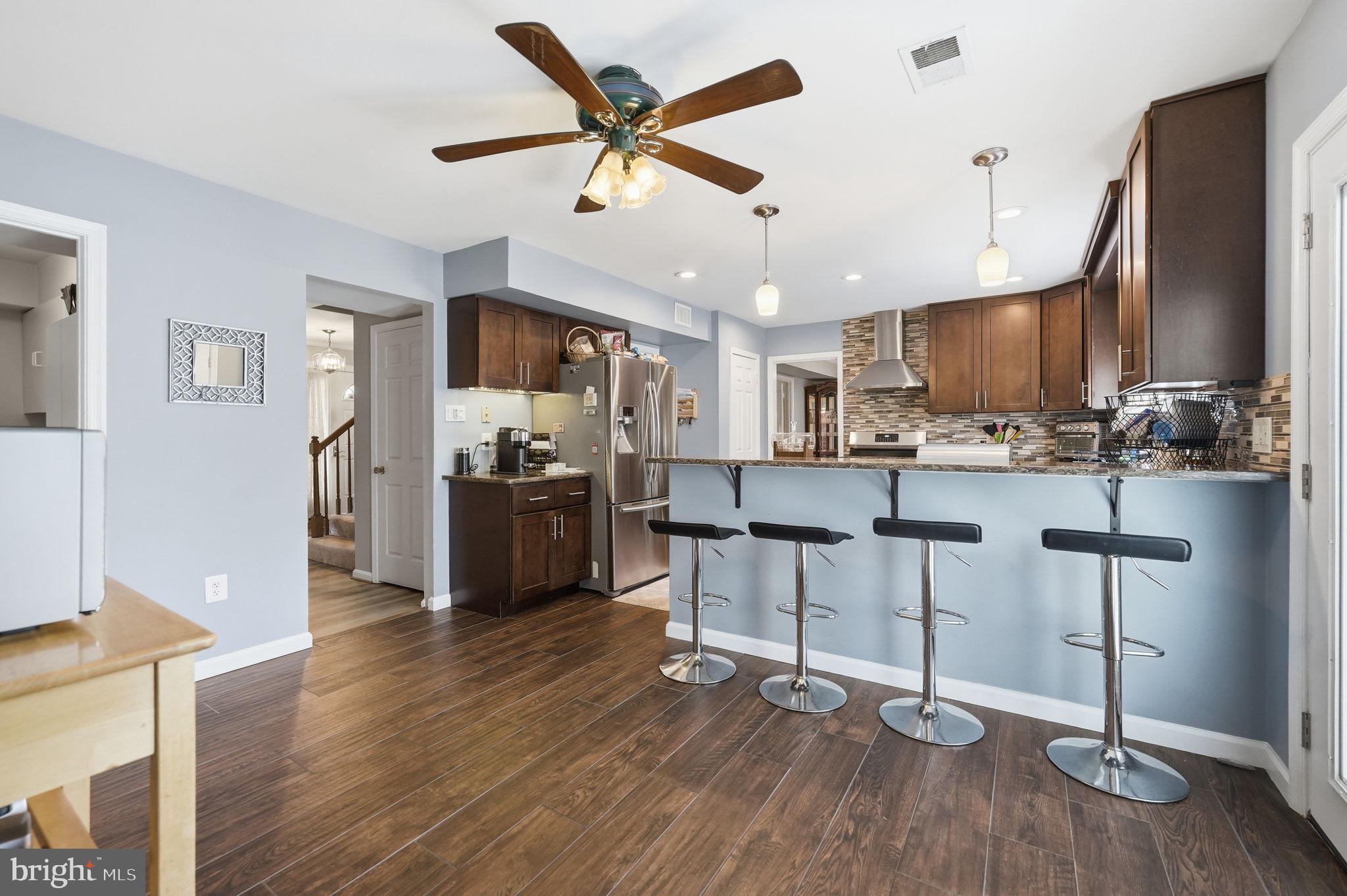 COUNTRY PLACE - Residential