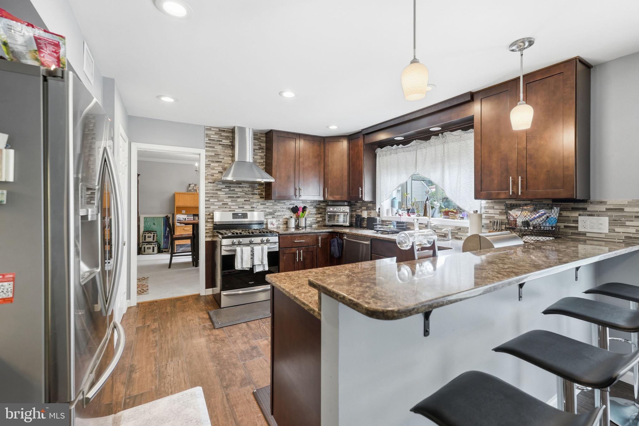 COUNTRY PLACE - Residential