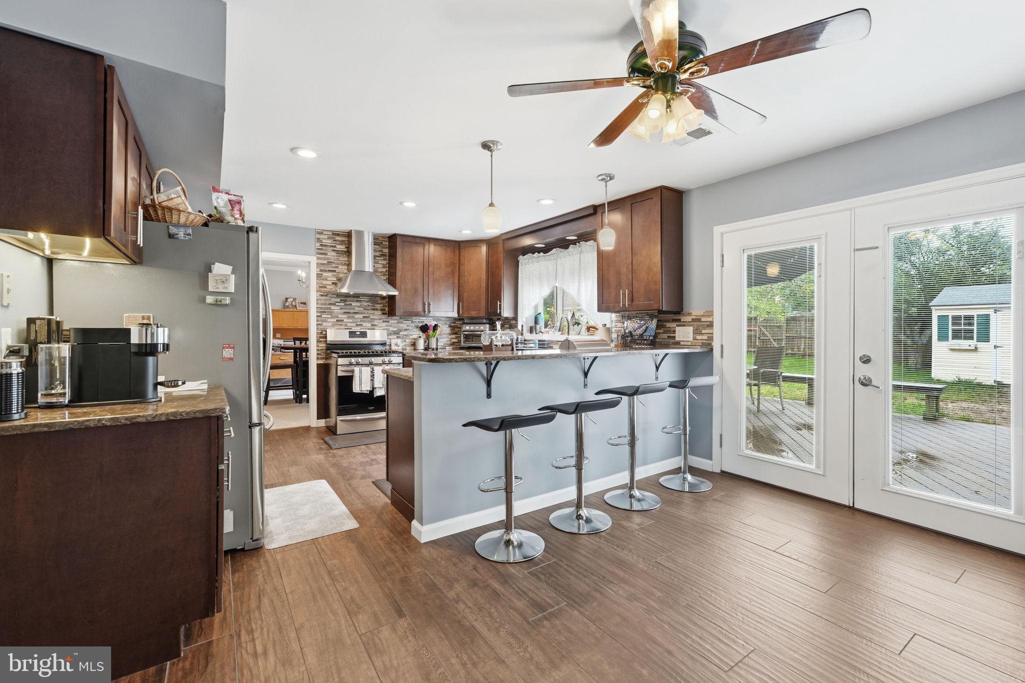 COUNTRY PLACE - Residential
