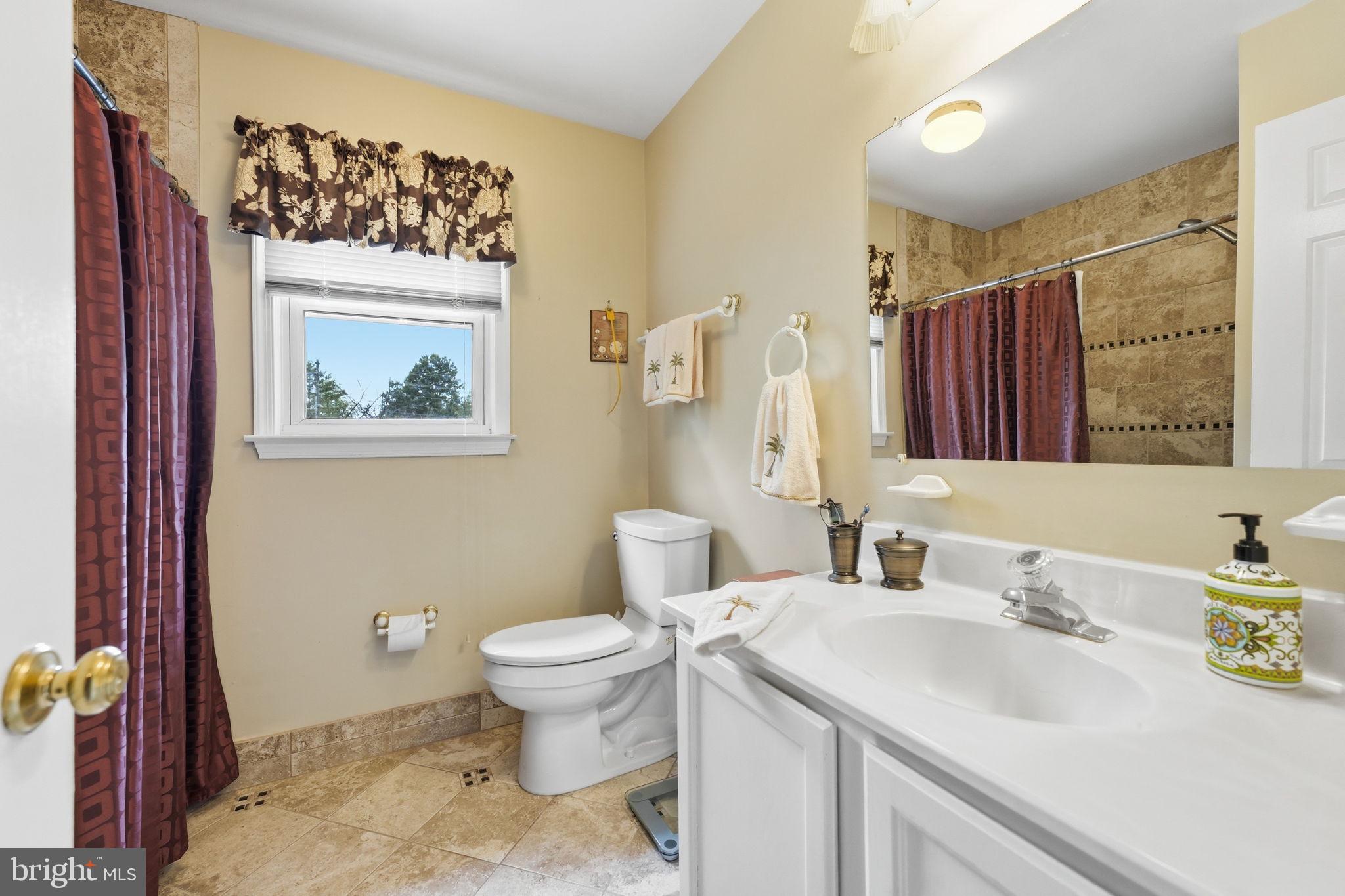 COUNTRY PLACE - Residential