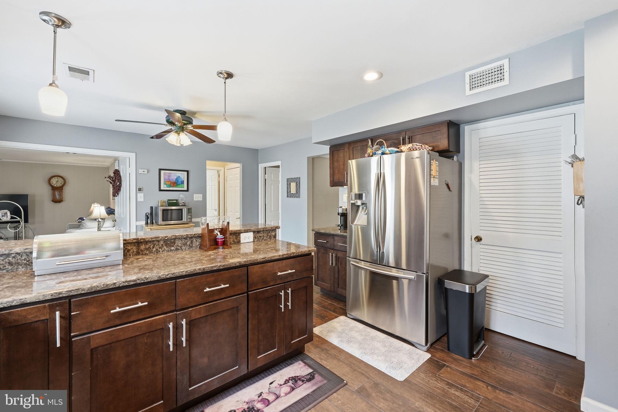 COUNTRY PLACE - Residential