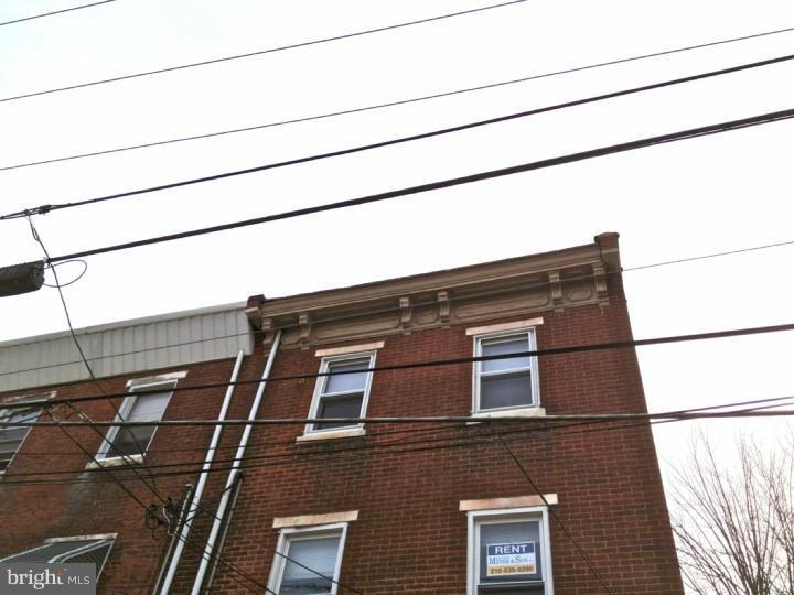 Great Building for Owner occupant or investor....Live for close to nothing and collect rent from your tenants or buy as a great investment opportunity. Conforming Triplex in great neighborhood in walking distance to train, busses and shopping, right along the I95 corridor. Brand new Heater and cosmetic updates throughout!! (2) one bedroom units vacant and ready for you or your tenant and (1) two bedroom unit occupied by long term tenant on a month to month lease, that could be possibly be 3 bedroom unit. Make an appointment to view this great real estate opportunity today...