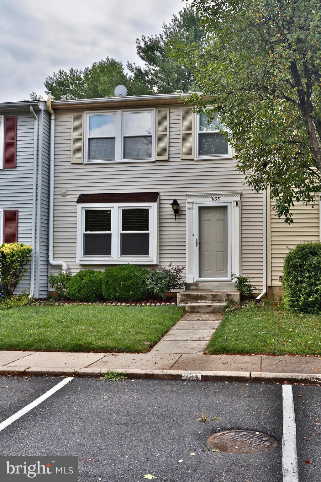 INSTRUCTIONS FOR APPLICATIONS IN DOCUMENTS SESSION . Each applicant must fill out an application separately. 
TH w/everything you could possibly want! Move-in ready, reflecting caring owner! Preferred model with 2 full BA's on upper level. Situated at end of subdivision (very little traffic). Remodeled KT with maple, stainless & granite, modern replacement windows, remodeled Porselanosa bathrooms; hdwd floor. Finished bsmt with half BA. Deck backs to lawn & trees. Wootton HS pyramid.