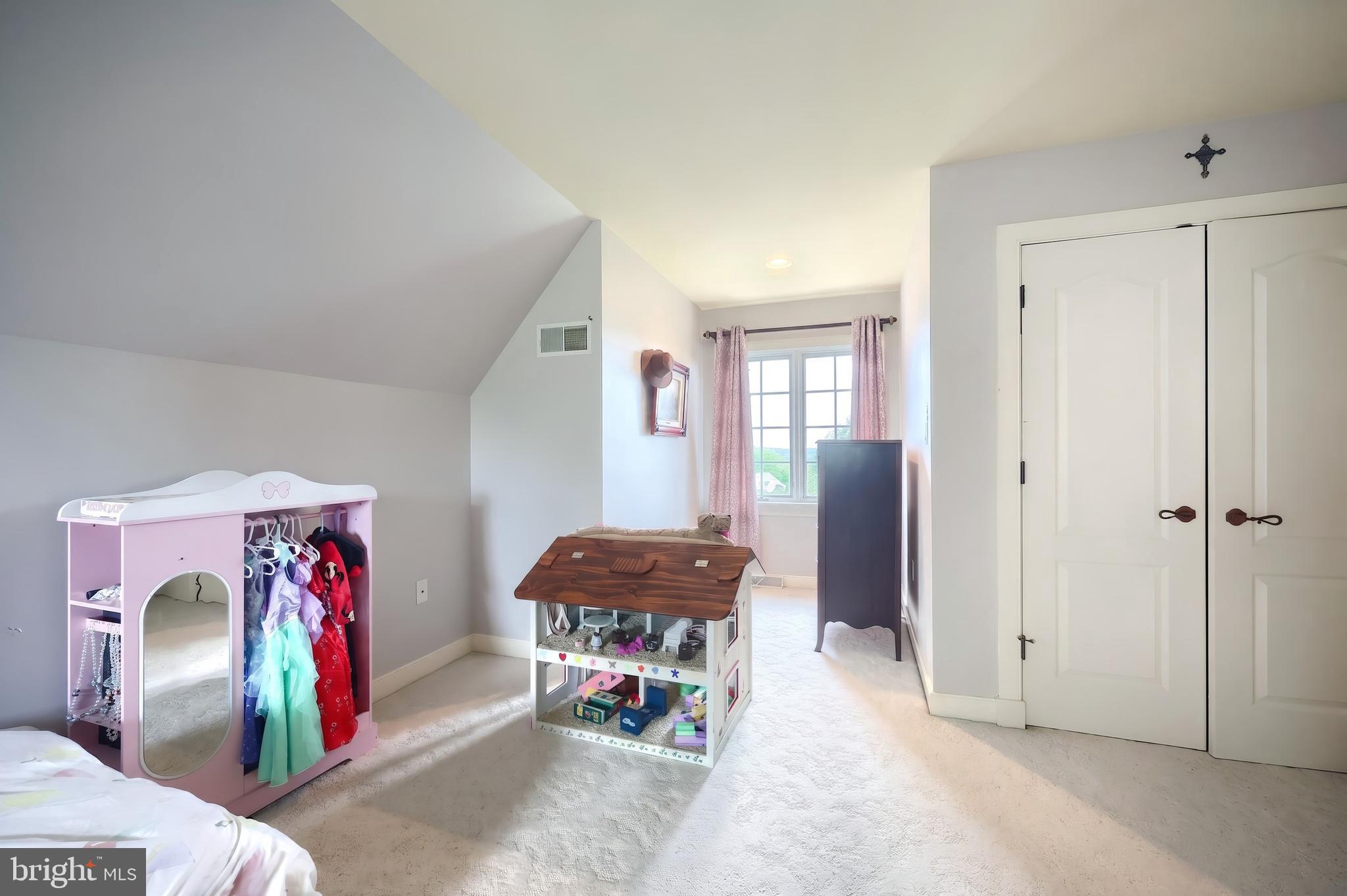 LAUXMONT FARMS - Residential