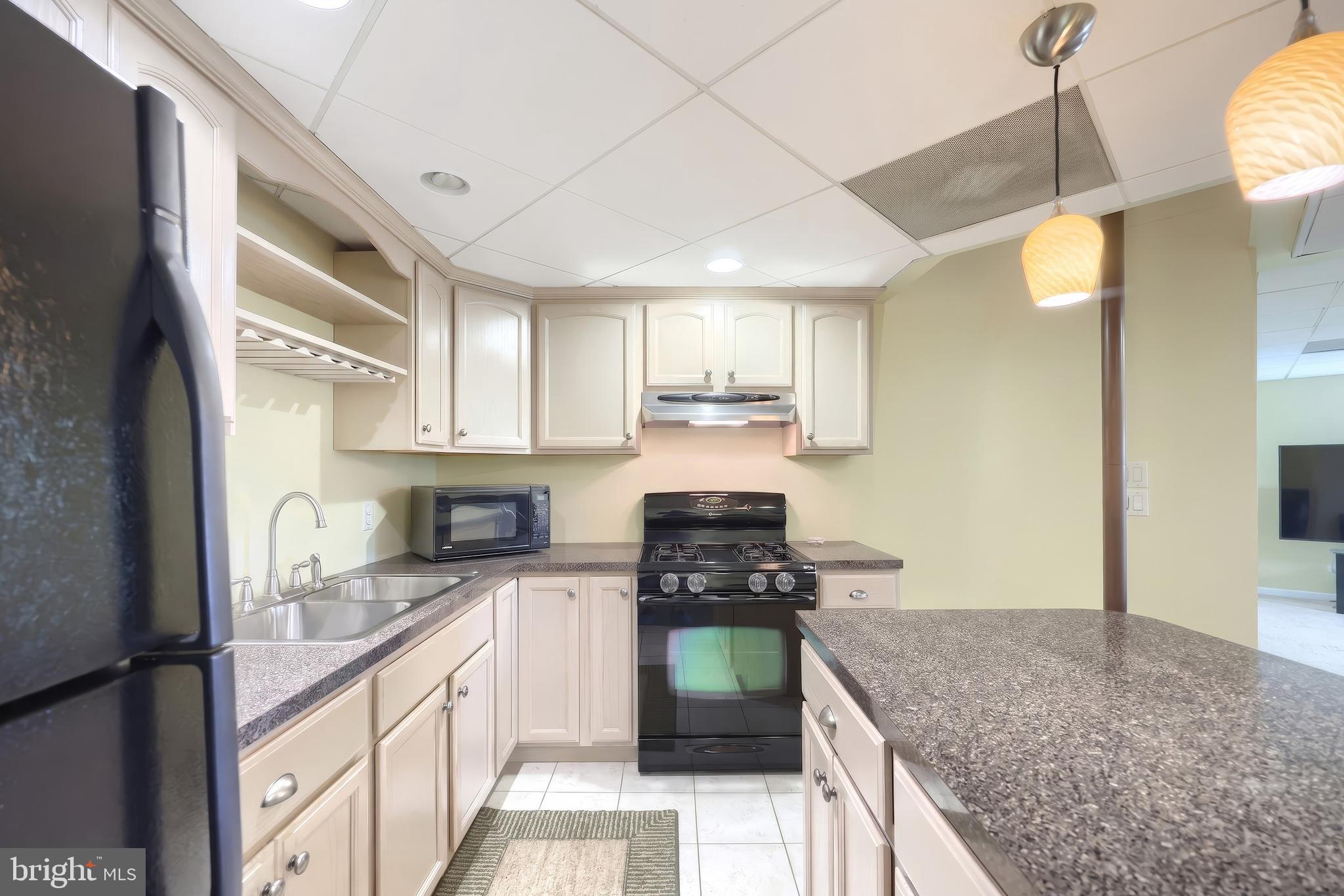LAUXMONT FARMS - Residential