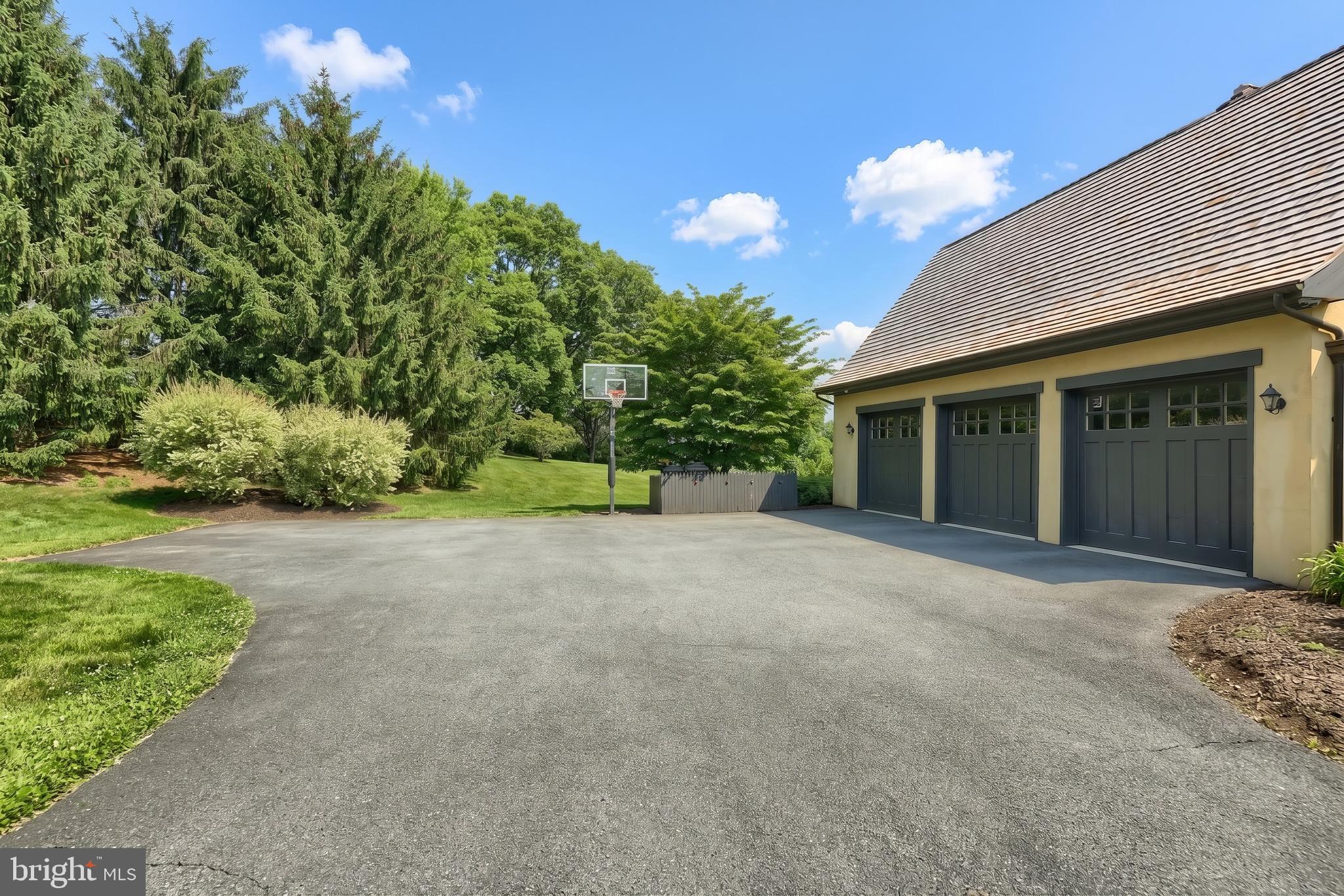 LAUXMONT FARMS - Residential