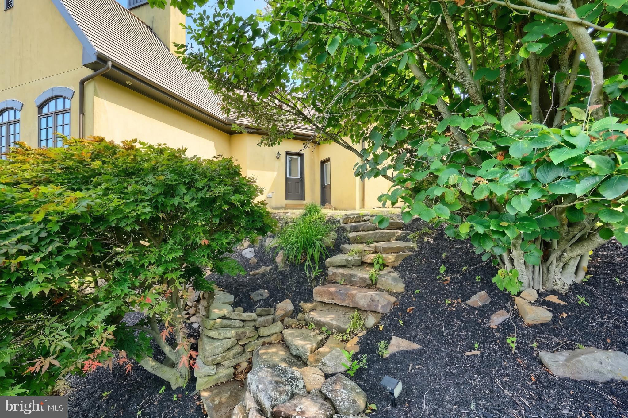LAUXMONT FARMS - Residential