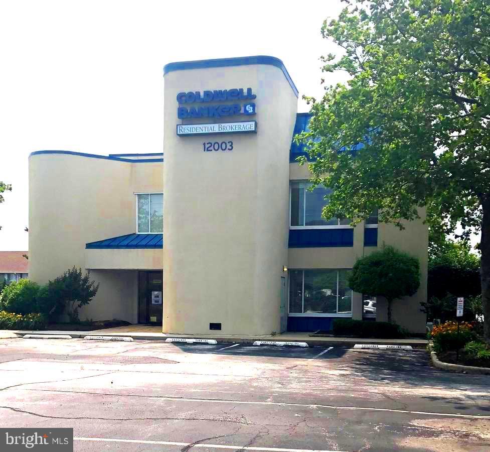 Private Virtual Tours available!  Call or Text Peck to Schedule your Covid-19 Compliant In Person Property Tour or Live Virtual Tour. Great location!  Endless possibilities!  Professional Office Space.  Retail.   Loads of space.